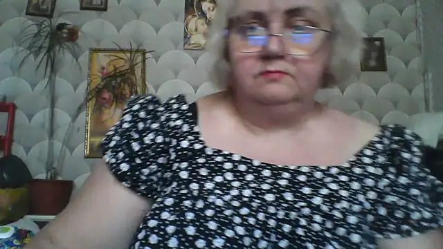 MarinaFarina53 online show from May 23, 2026, 1:32 pm