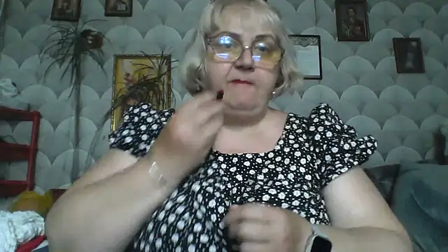 MarinaFarina53 online show from May 26, 2026, 12:47 pm