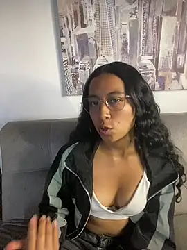 CassiePink  online show from May 11, 2026, 4:04 pm