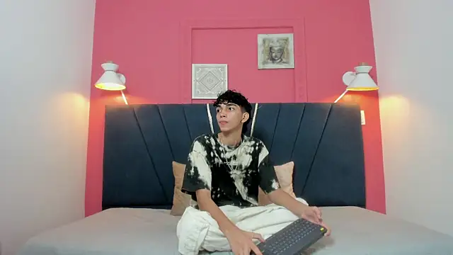 ero boy40 online show from May 23, 2026, 3:49 am