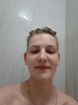 Snapshot of mooniekiss chatting on May 27, 2026, 8:49 pm mooniekiss online show from May 27, 2026, 8:49 pm
