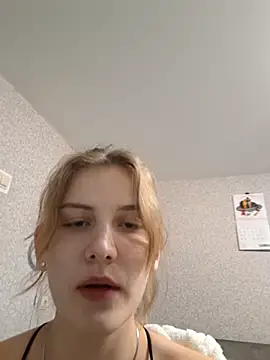 Snapshot of mooniekiss chatting on May 14, 2026, 4:59 pm mooniekiss online show from May 14, 2026, 4:59 pm