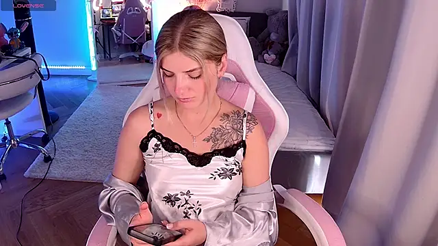 Snapshot of Leri_One chatting on June 8, 2026, 6:36 am Leri One online show from June 8, 2026, 6:36 am