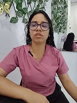 alanahot94 online show from June 15, 2026, 3:34 pm