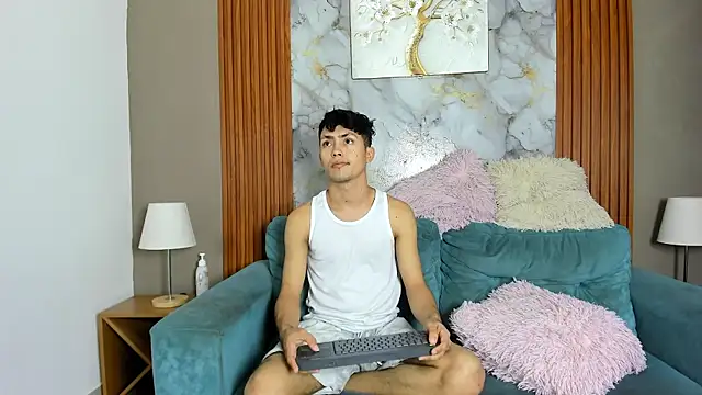 CAT LOVE1 online show from May 13, 2026, 12:28 am