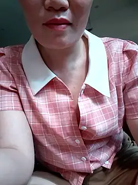 Snapshot of -Trici- chatting on July 1, 2026, 9:53 am -Trici- online show from July 1, 2026, 9:53 am