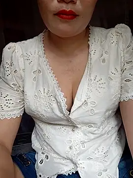 Snapshot of -Trici- chatting on July 13, 2026, 7:51 am -Trici- online show from July 13, 2026, 7:51 am