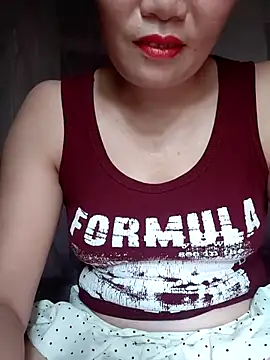 Snapshot of -Trici- chatting on July 17, 2026, 7:27 am -Trici- online show from July 17, 2026, 7:27 am