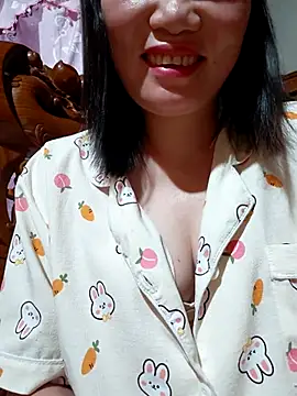 Snapshot of -Trici- chatting on July 4, 2026, 9:41 pm -Trici- online show from July 4, 2026, 9:41 pm