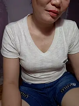 Snapshot of -Trici- chatting on June 26, 2026, 11:54 pm -Trici- online show from June 26, 2026, 11:54 pm