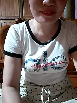 Snapshot of -Trici- chatting on June 27, 2026, 12:11 pm -Trici- online show from June 27, 2026, 12:11 pm