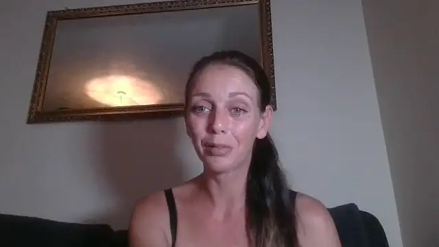 LouiseLovell online show from July 23, 2026, 9:11 pm