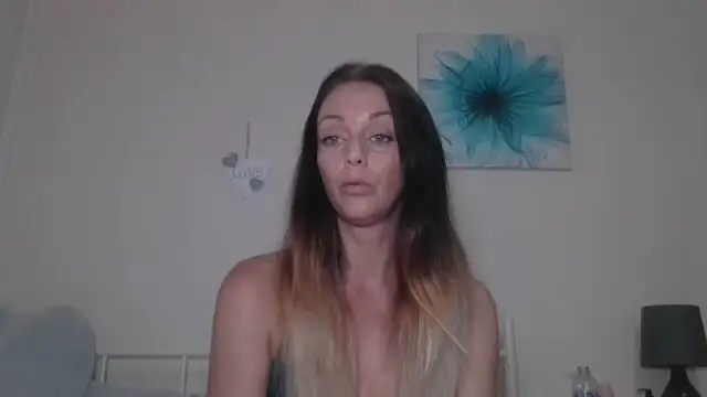 LouiseLovell online show from July 28, 2026, 5:59 am
