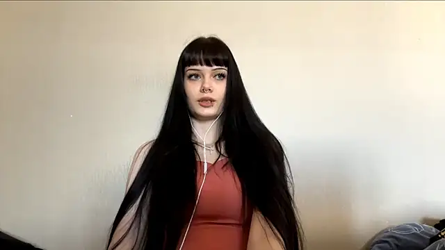 CharmaineElles online show from May 15, 2026, 3:32 pm