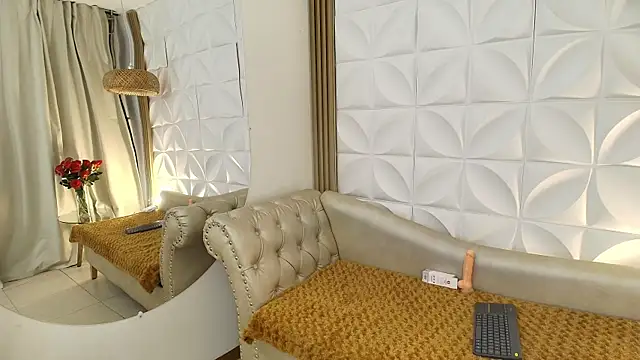 Snapshot of Domenica_Dupont chatting on May 21, 2026, 3:37 am Domenica Dupont online show from May 21, 2026, 3:37 am