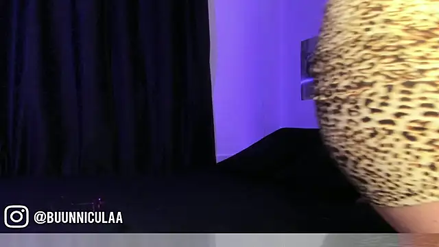 LarissaHell online show from June 14, 2026, 10:33 pm