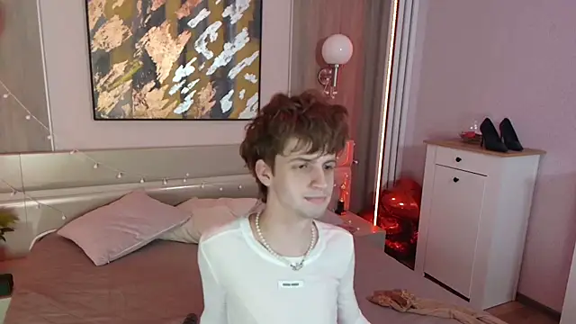 Bimbo boy  online show from May 29, 2026, 1:50 pm