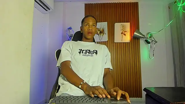 Snapshot of Afrowayuu chatting on June 23, 2026, 10:57 am Afrowayuu online show from June 23, 2026, 10:57 am