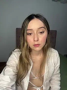 Sarisloves online show from May 26, 2026, 12:31 am