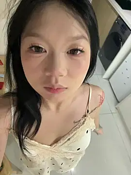 shuyuanli445 online show from May 12, 2026, 6:32 am