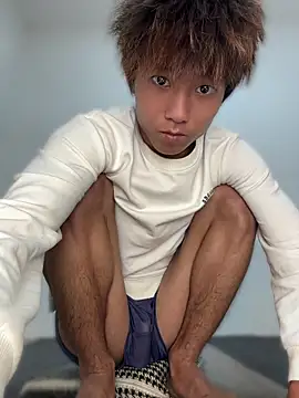 Snapshot of luo-77 chatting on May 13, 2026, 12:23 pm luo-77 online show from May 13, 2026, 12:23 pm