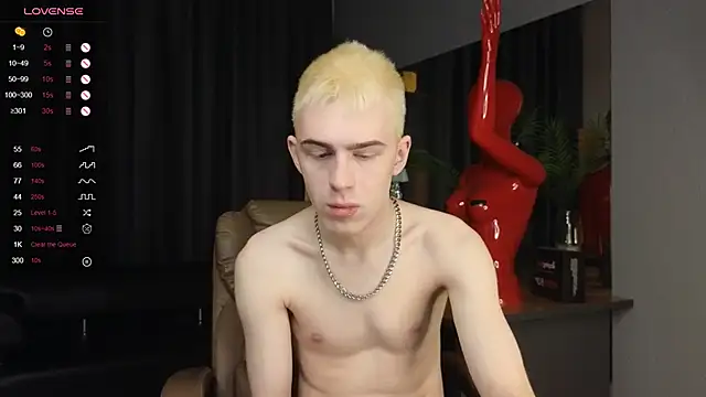 Tommy CrashXXX online show from May 28, 2026, 4:02 pm