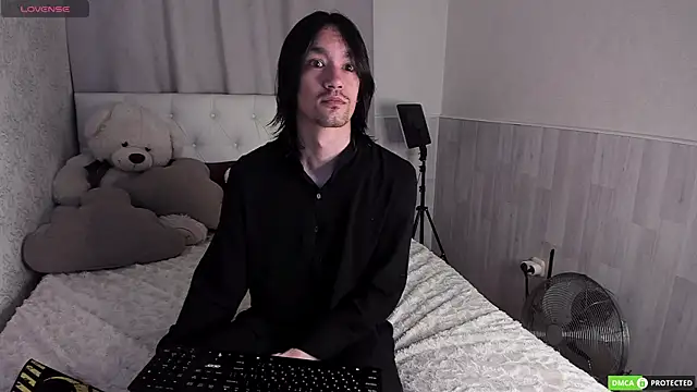 Snapshot of CalvinChapman chatting on July 7, 2026, 3:42 am CalvinChapman online show from July 7, 2026, 3:42 am