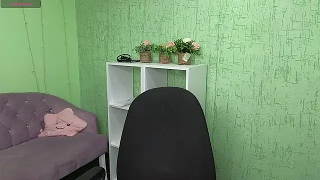 Nia Natur online show from June 17, 2026, 6:02 am