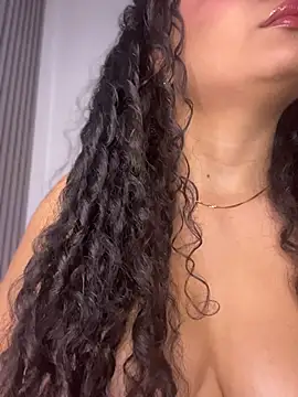 Yassy 11 online show from June 5, 2026, 7:41 pm