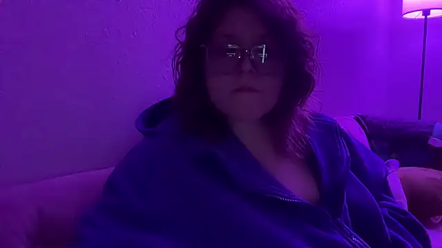 cozyqt94 online show from May 17, 2026, 1:49 am