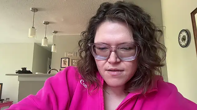 cozyqt94 online show from May 14, 2026, 8:28 pm