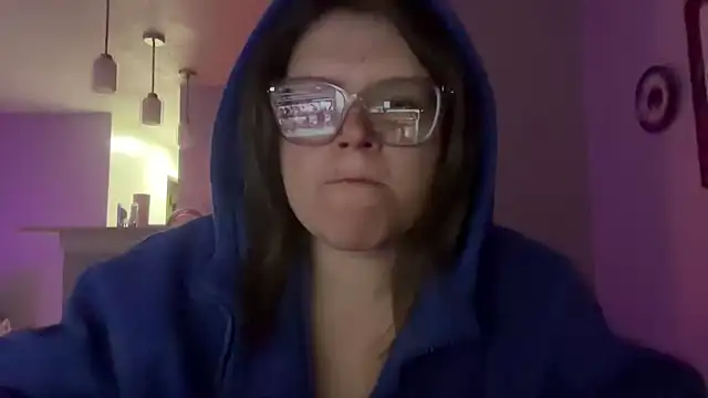 cozyqt94 online show from May 18, 2026, 4:51 am