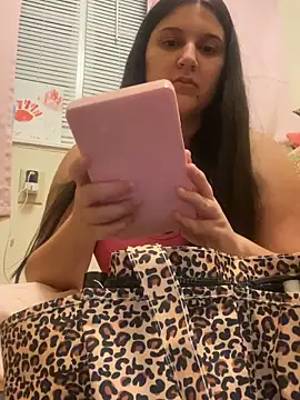 allyroseeee online show from May 21, 2026, 7:39 am