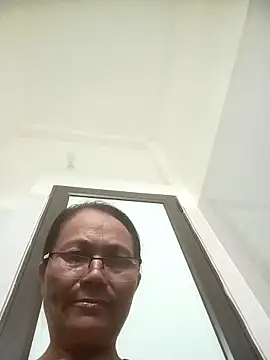Vieekee online show from May 16, 2026, 4:44 am