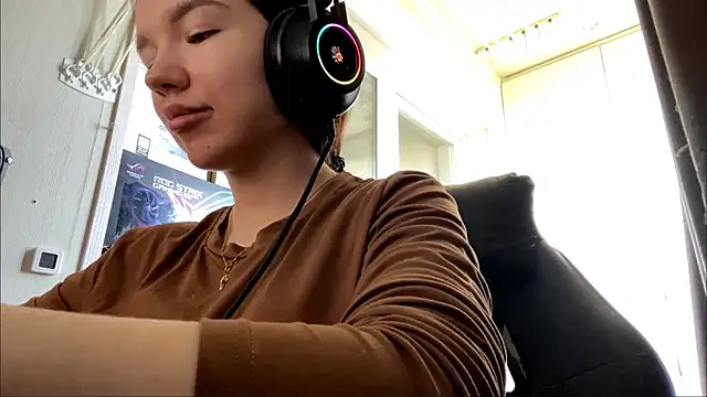 Snapshot of FewerCadre chatting on May 13, 2026, 9:05 am FewerCadre online show from May 13, 2026, 9:05 am