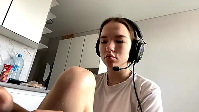 Snapshot of FewerCadre chatting on June 6, 2026, 10:31 am FewerCadre online show from June 6, 2026, 10:31 am