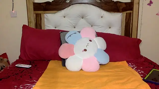 creamyamber online show from April 22, 2026, 8:37 pm