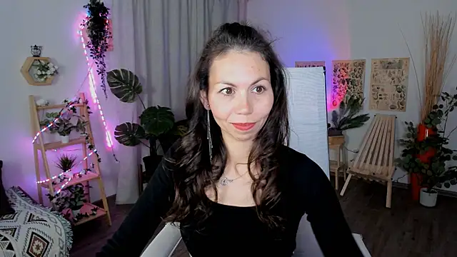 TrasyMorris online show from June 1, 2026, 4:13 am