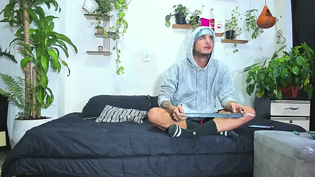 Adam Borsalino online show from June 10, 2026, 4:24 am