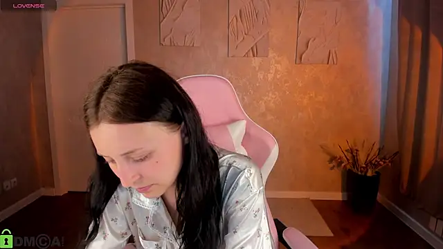 Snapshot of Tracey_Gill chatting on June 16, 2026, 9:09 am Tracey Gill online show from June 16, 2026, 9:09 am