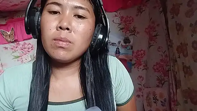 KierstenCosier online show from May 16, 2026, 1:26 am