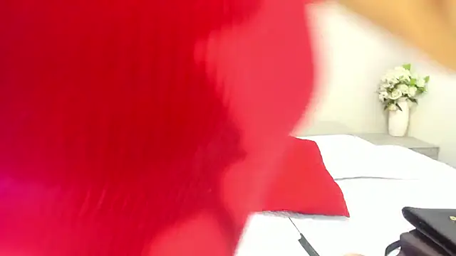Snapshot of thamiina__ chatting on June 27, 2026, 6:47 pm thamiina online show from June 27, 2026, 6:47 pm
