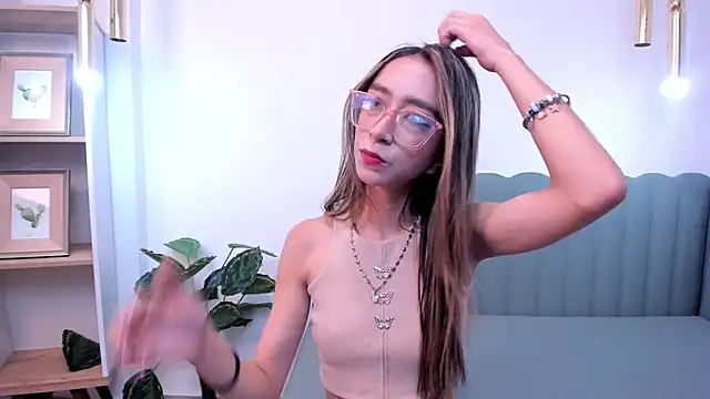 HannaCarttier  online show from June 27, 2026, 12:22 pm