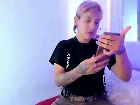 Snapshot of DannyRoudX chatting on June 9, 2026, 3:51 am DannyRoudX online show from June 9, 2026, 3:51 am