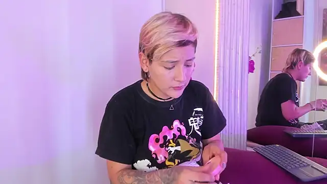Snapshot of DannyRoudX chatting on June 19, 2026, 3:12 am DannyRoudX online show from June 19, 2026, 3:12 am