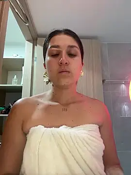 IsabelleMilan online show from June 22, 2026, 1:00 am