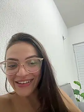 Snapshot of Sarah__hot chatting on May 15, 2026, 11:36 pm Sarah hot online show from May 15, 2026, 11:36 pm