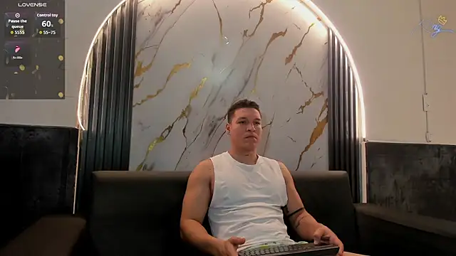 lucassimone  online show from May 19, 2026, 3:46 am