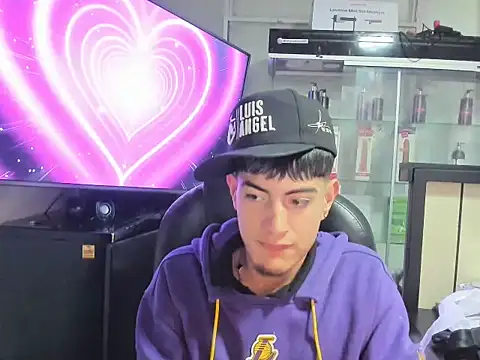 andylol330 online show from June 21, 2026, 4:29 am