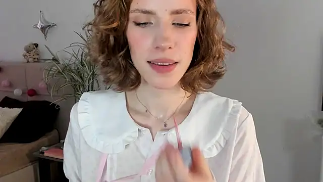 Snapshot of imogensy chatting on June 7, 2026, 2:11 pm imogensy online show from June 7, 2026, 2:11 pm